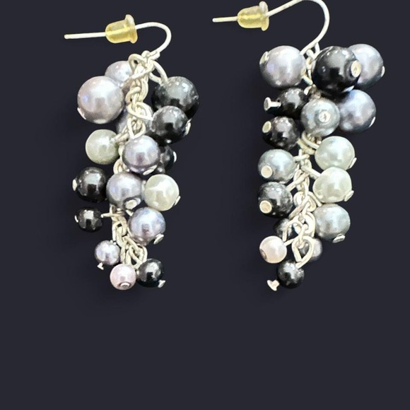Jewelry - Grey and black beaded earrings